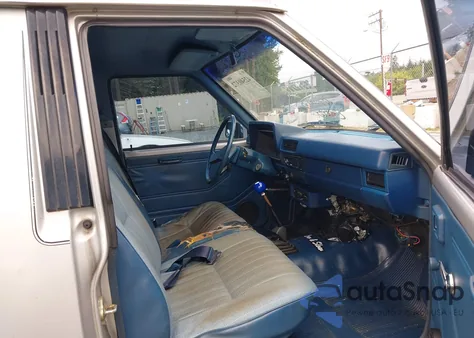 1986 Nissan 720 из США, поврежденный, VIN JN6ND01SXGX148116